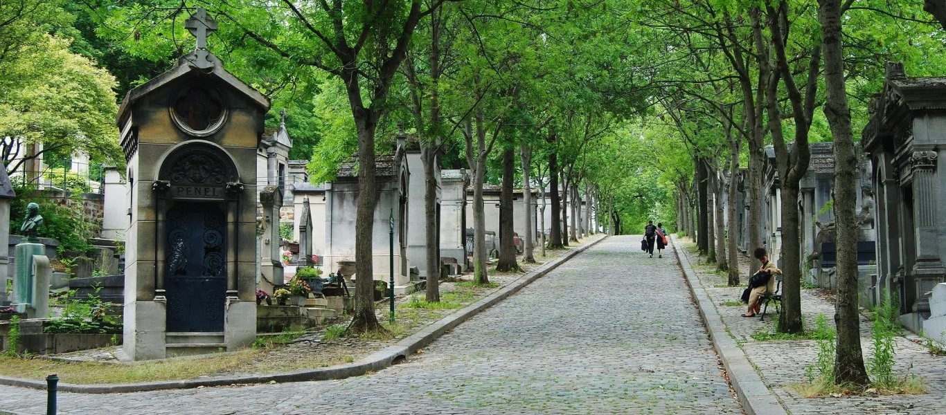 Χήρα έβαλε κάμερα στον τάφο του συζύγου της - Ο λόγος απλά... απίστευτος